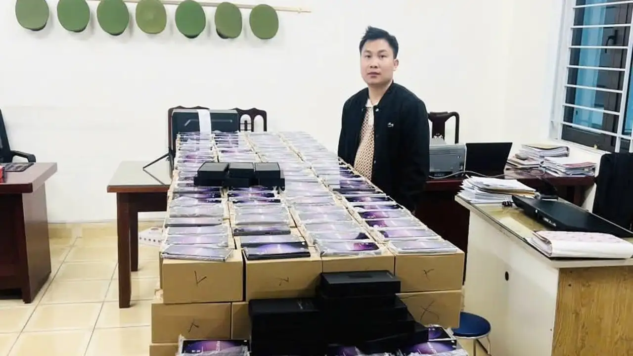 اعتقال ثلاثة أفراد بتهمة بيع 1000 هاتف سامسونج مزيف في البلاد